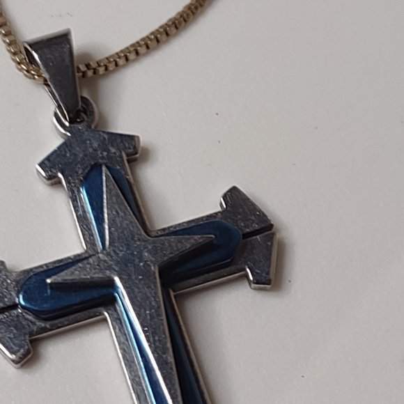 18.5 Inch Cross Pendant Necklace - Picture 7 of 13